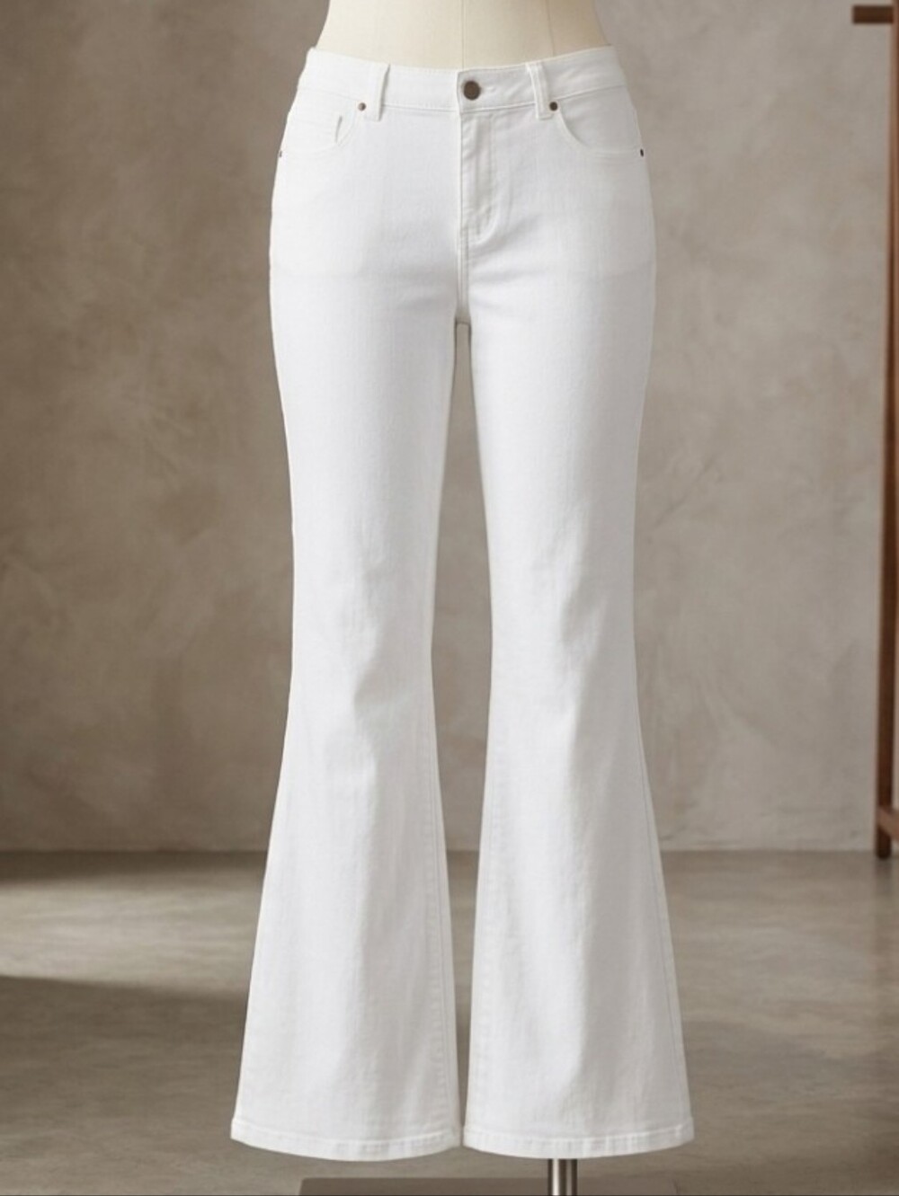 Soft Surroundings White Flare Jeans Pull On Slimming Stretch Pants Size M 10-12